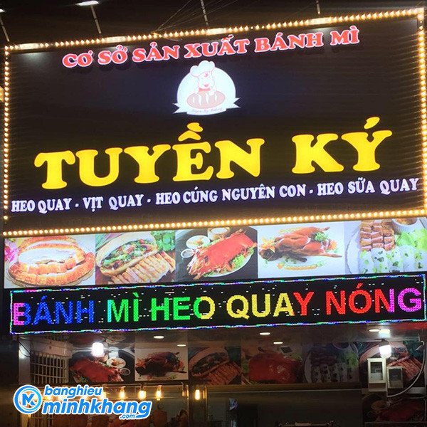 biển quảng cáo bánh mì heo quay độc đáo