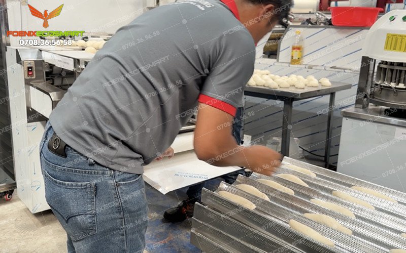 Bột bánh mì sau khi được se đều và đẹp mắt qua máy
