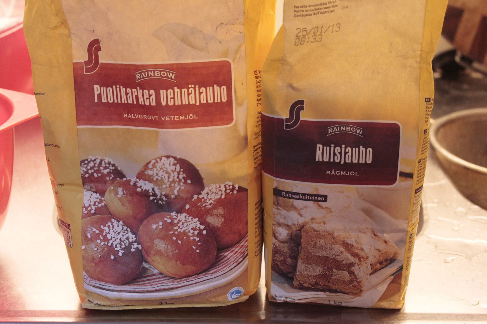 Bột mì và bột lúa mạch đen làm bánh mì