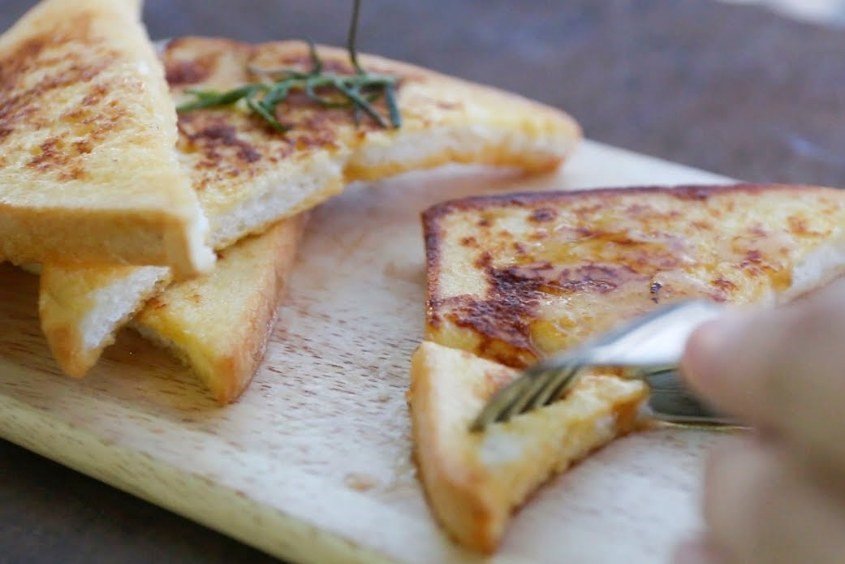 Bữa sáng bánh mì sandwich trứng sữa thơm ngon cho bé