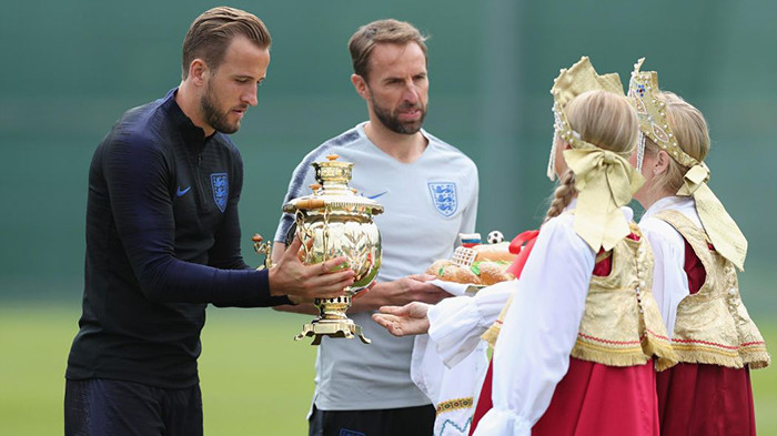 Các đội tuyển World Cup được chào đón tại Nga với nghi thức bánh mì muối truyền thống