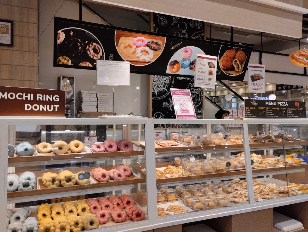 Các loại bánh donut đa dạng và bắt mắt tại Aeon Mall