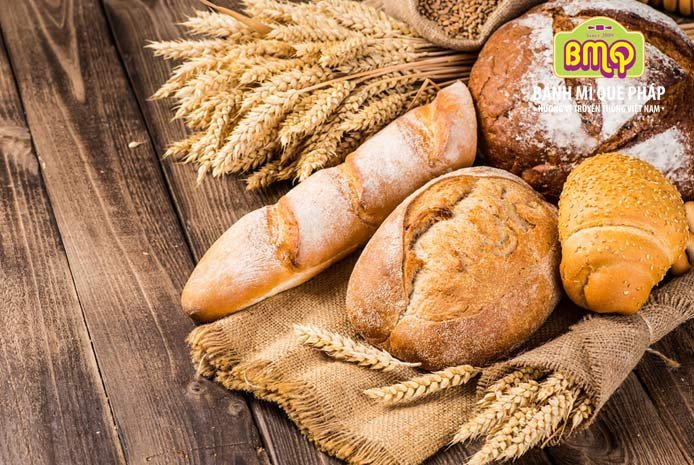 Các loại bánh mì đa dạng, mỗi loại có lượng calo khác nhau ảnh hưởng đến tổng 1 cái bánh mì nhỏ bao nhiêu calo