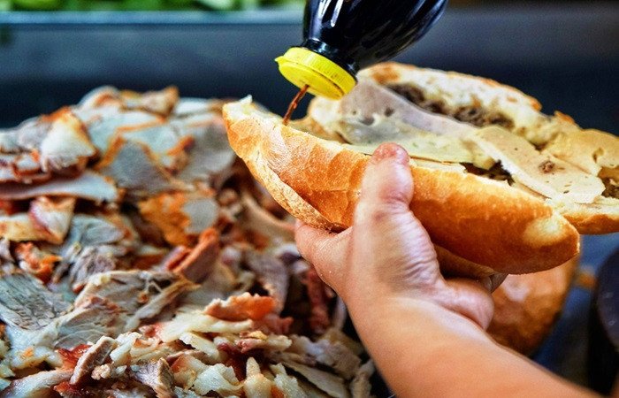 Các loại nhân bánh mì phong phú làm nên tiệm bánh mì ngon nhất Sài Gòn