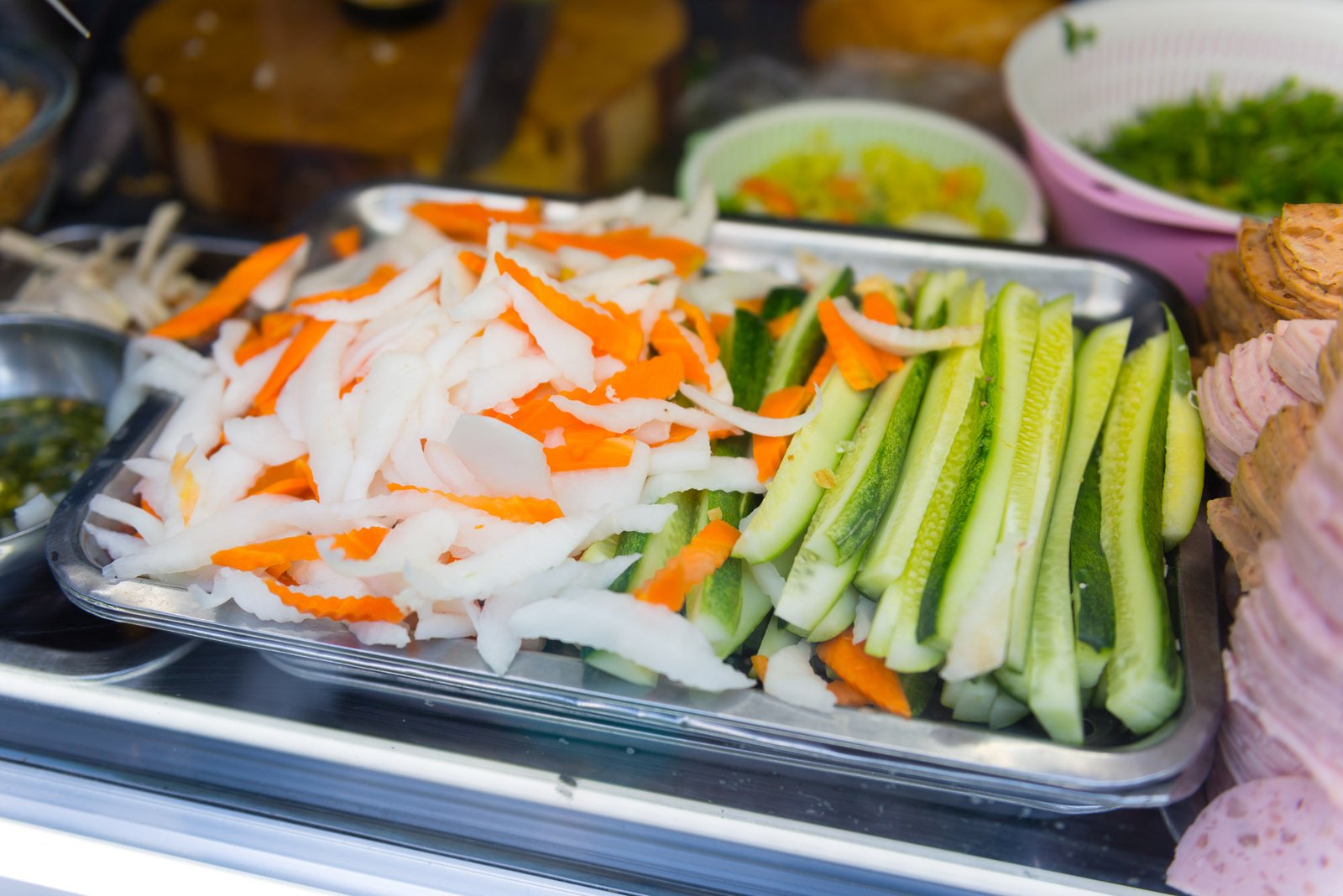 Các loại rau củ tươi xanh dùng để kẹp bánh mì, bổ sung vitamin cho bữa ăn