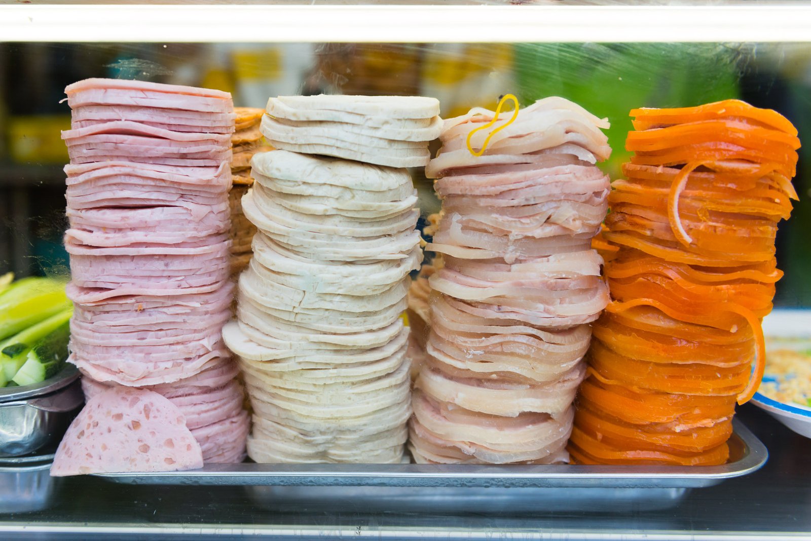 Các loại thịt nguội phong phú, nguyên liệu không thể thiếu cho bánh mì Hồ Chí Minh