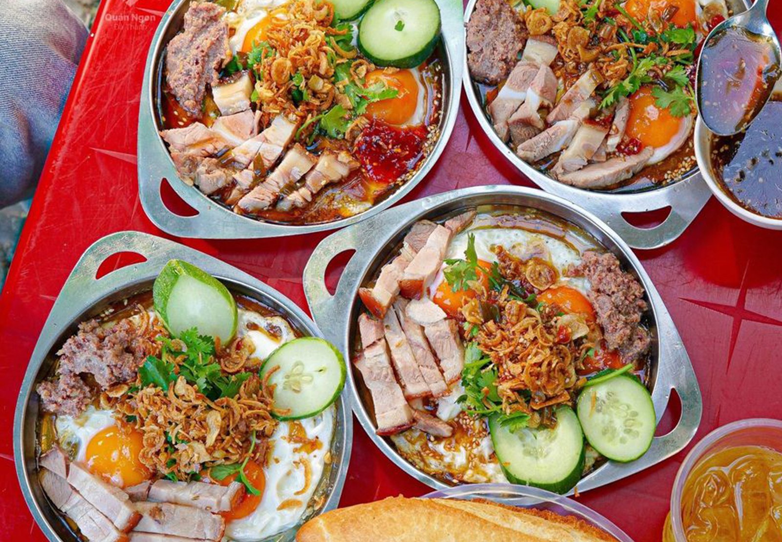 Các nguyên liệu tươi ngon cho món bánh mì chảo fusion hấp dẫn