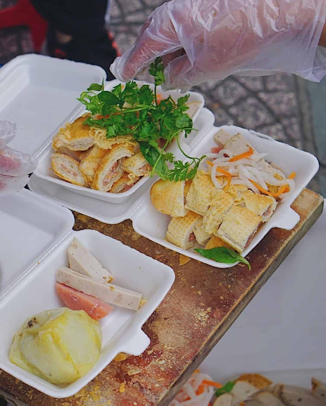 Cách ăn bánh mì cắt lát dễ dàng và lịch sự