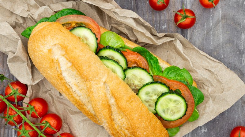 Cách ăn bánh mì kèm rau xanh giúp giảm lượng 50g bánh mì bao nhiêu calo tổng thể