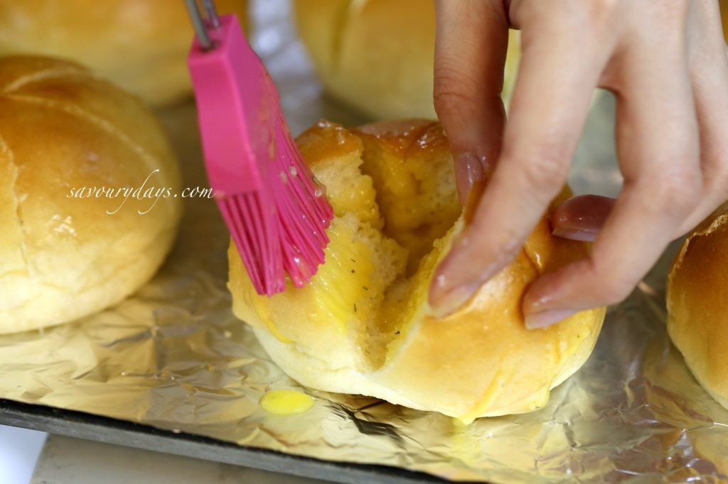 Cách Làm Bánh Mì Phô Mai Bơ Tỏi Hàn Quốc Chuẩn Vị Tại Nhà