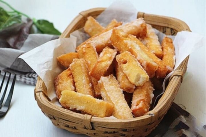 Cách làm bánh mì chiên giòn ngào đường vàng óng, thích hợp để ăn bánh bèo