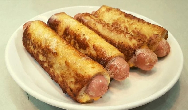 Cách làm bánh mì sandwich kẹp xúc xích cuộn trứng và phô mai thơm ngon