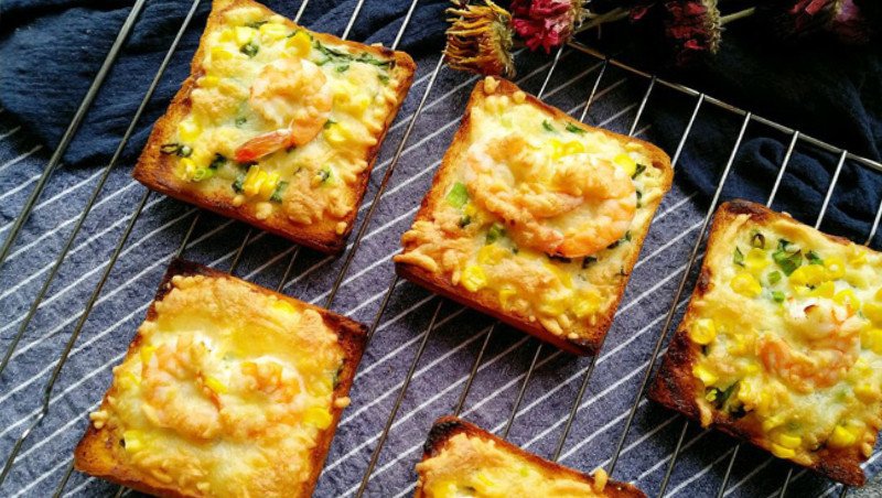 Cách làm sandwich nướng tôm thơm ngon giòn rụm