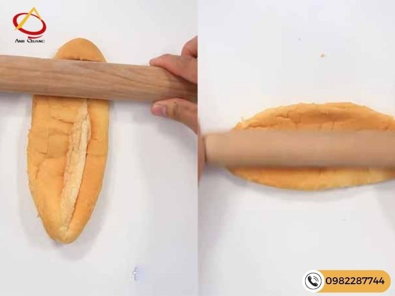 Cán mỏng bánh mì giúp bánh giòn hơn khi nướng với bơ mật ong