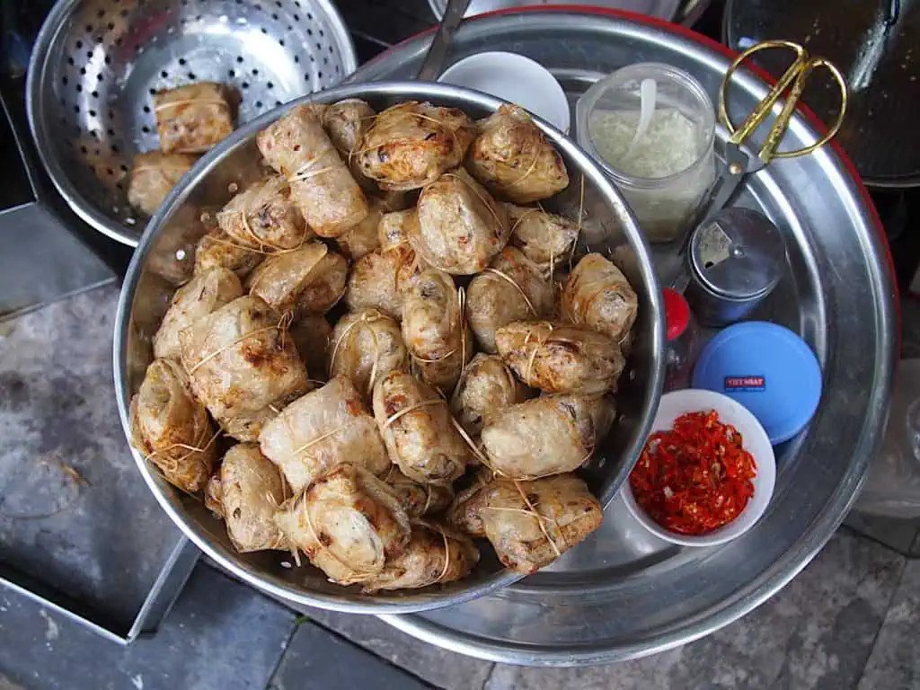 Chả giò cua hấp dẫn, món ăn đường phố Việt Nam được yêu thích