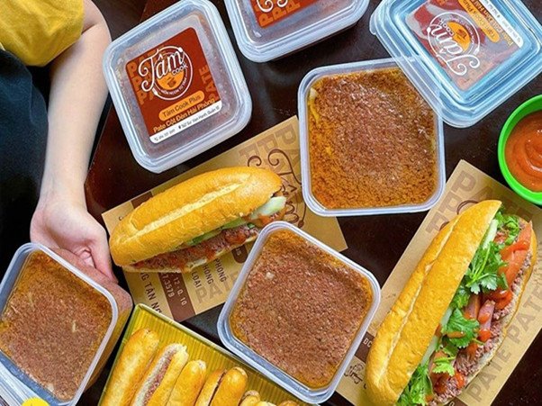Chả vàng ruộm, sẵn sàng cho bánh mì