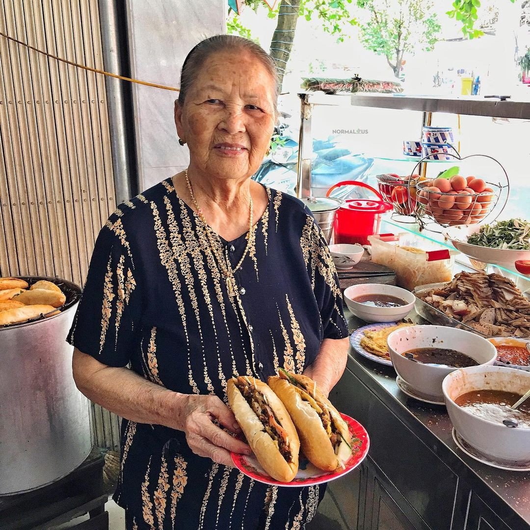 Chân dung Bà Lộc, chủ nhân tiệm bánh mì Madam Khanh Hội An