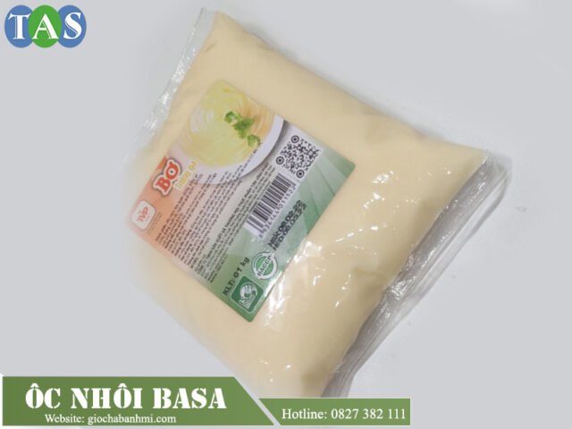 Chất bơ thơm quét bánh mì mịn màng, màu vàng óng ả với hương béo ngậy