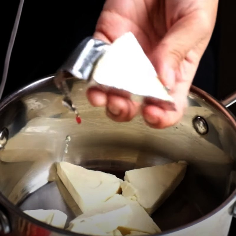 Chế biến hỗn hợp sốt phô mai nướng bánh mì