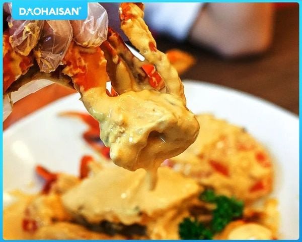 Chế biến sốt trứng muối béo ngậy cho món cua