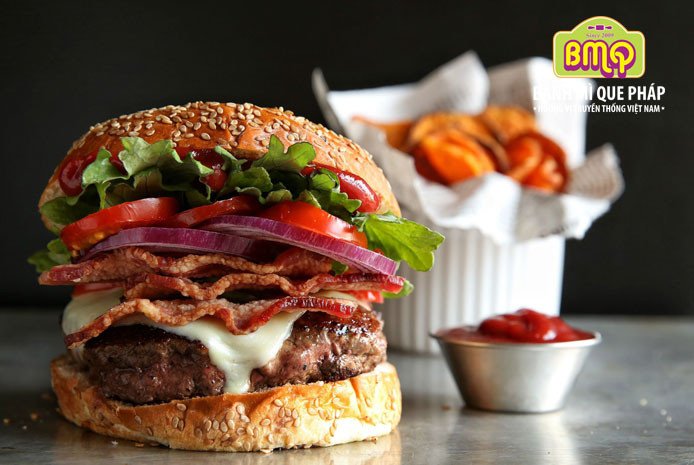Cheeseburger kinh điển của Mỹ - sự kết hợp hoàn hảo của thịt bò và phô mai