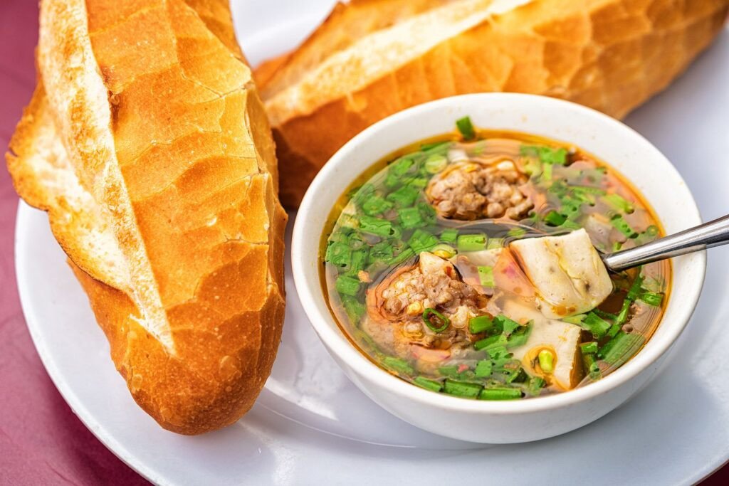 Chén nước chấm xíu mại thơm ngon