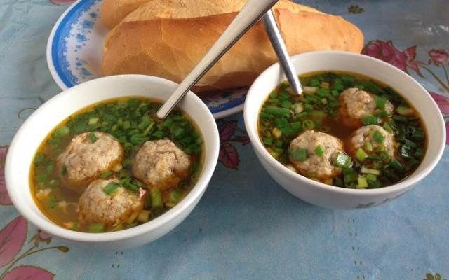 Chén xíu mại nóng hổi chuẩn vị Đà Nẵng tại Cô Oanh