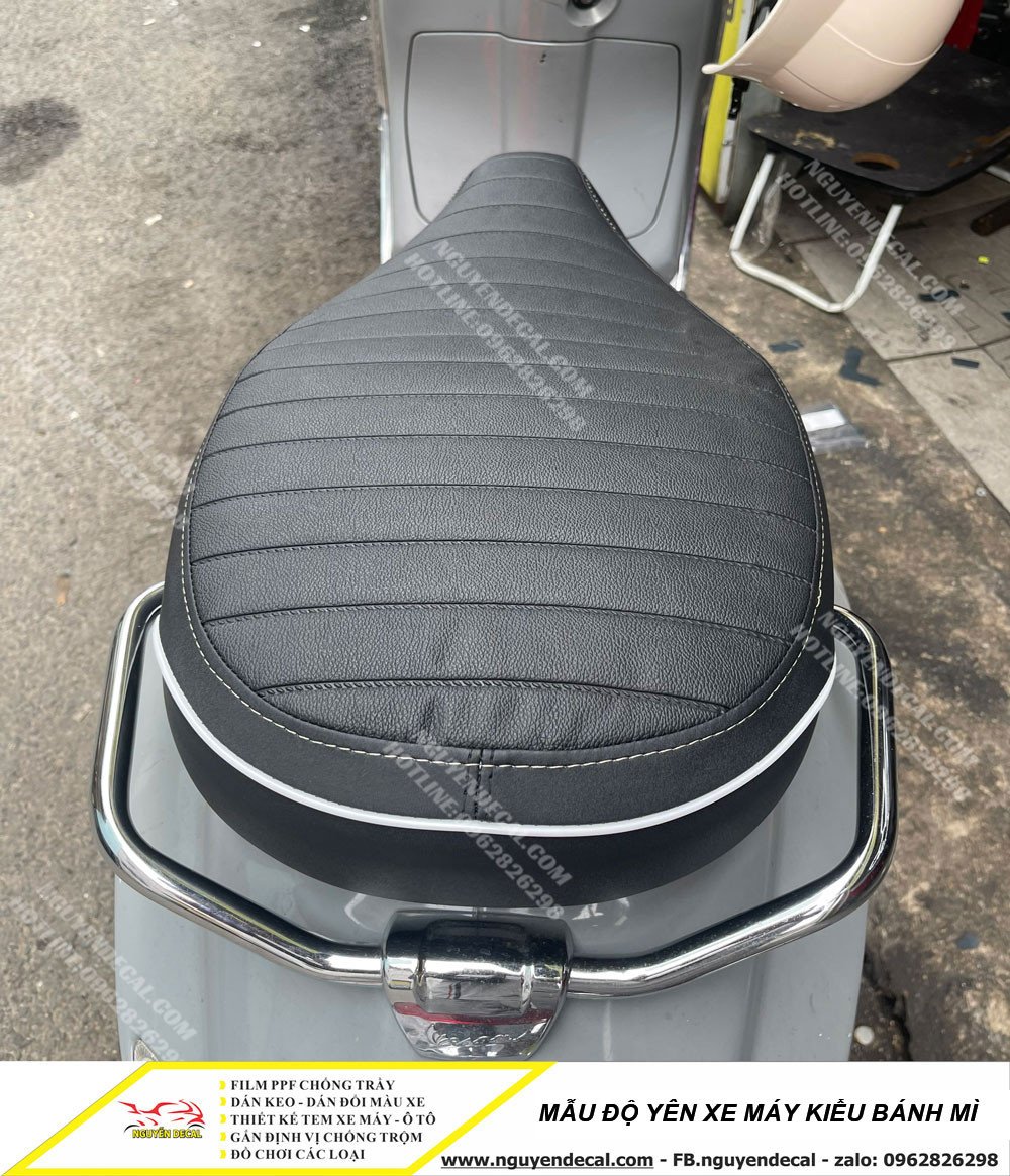 Chi tiết yên xe bánh mì màu đen trên xe độ cafe racer.