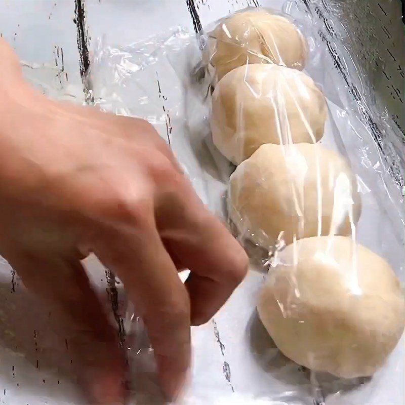 Chia và ủ bột bánh mì socola chảy lần 2