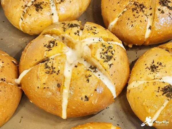 Chiếc bánh mì bơ tỏi phô mai Hàn Quốc