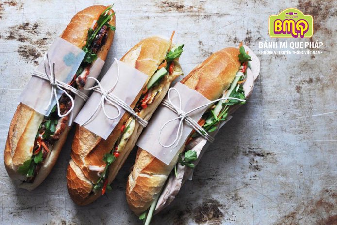 Chiếc bánh mì Việt Nam giòn rụm với nhân đa dạng