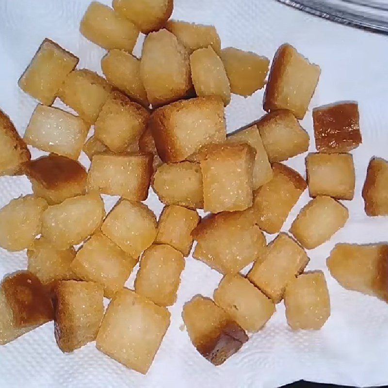 Chiên bánh mì làm tóp mỡ chay vàng giòn