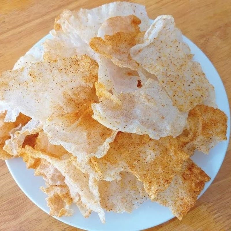 Chiên bánh tráng giòn rụm cho bánh mì Bình Định