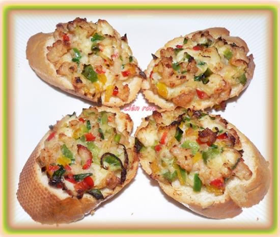 Chọn cua lột và tôm tươi sống làm nhân bánh mì hải sản