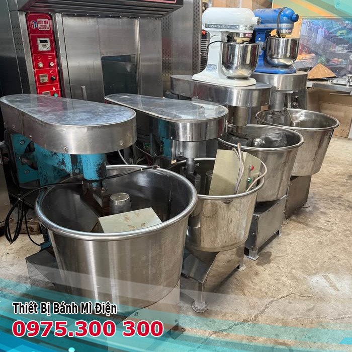 Cối trộn bột chuyên dụng cho quy trình làm bánh mì Kiến Thành