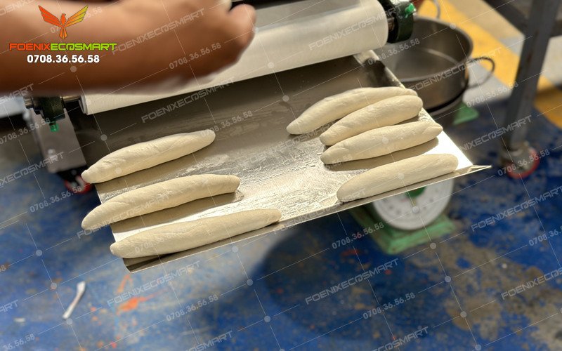 Công đoạn se bột bánh mì tự động bằng máy 6 lô 2 băng