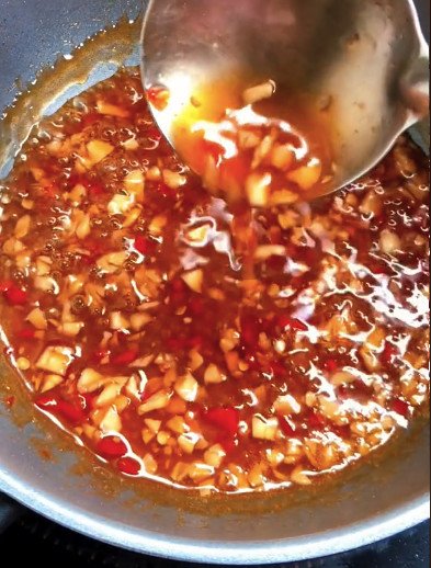 Công thức nấu nước sốt chan bánh mì chả cá Nha Trang ngon