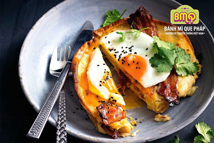 Croque Madame trứ danh của Pháp với trứng ốp la béo ngậy