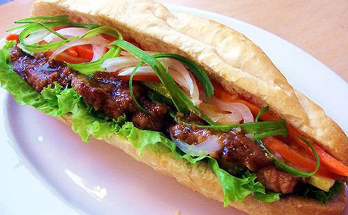 Đa dạng các loại nhân bánh mì truyền thống và hiện đại tại tiệm Bánh mì Đồng Tâm