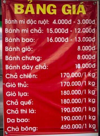 Đa dạng các món ăn truyền thống khác như bánh giò và bánh bao tại Ngọc Mai