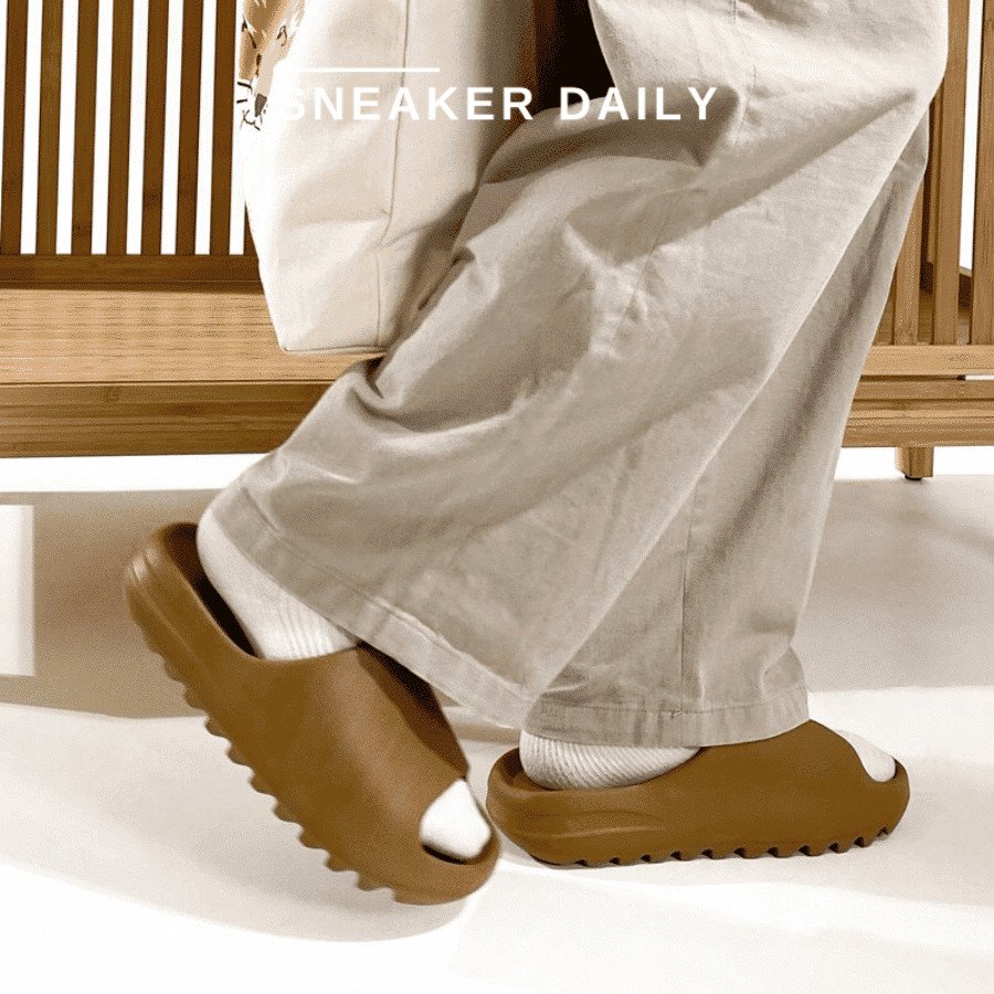 Dép bánh mì slide màu vàng đất độc đáo