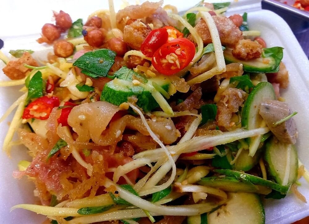 Đĩa tré Quy Nhơn không chỉ đẹp mắt mà còn đầy lôi cuốn với hương vị thơm ngon, khiến bạn phải thử ngay