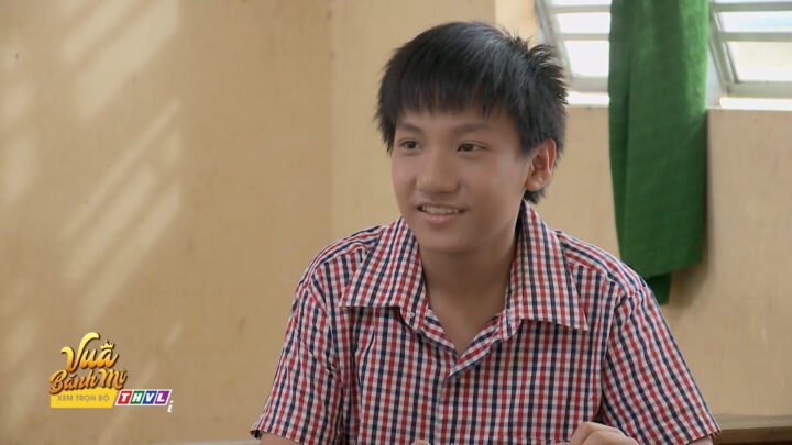 Diễn viên nhí Gia Bảo hóa thân thành Hữu Nguyện trong phim Vua Bánh Mì Việt Nam