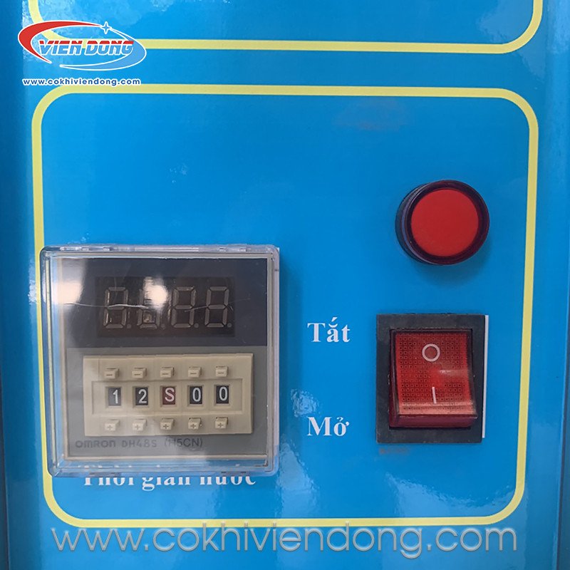 Đồng hồ cài đặt nhiệt độ và hẹn giờ nướng trên lò bánh mì