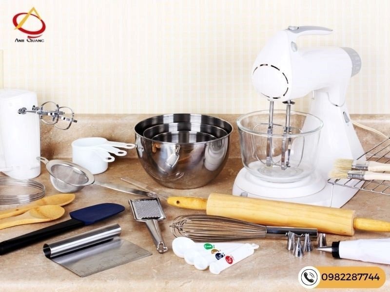 Dụng cụ cần thiết để làm bánh mì bơ sữa