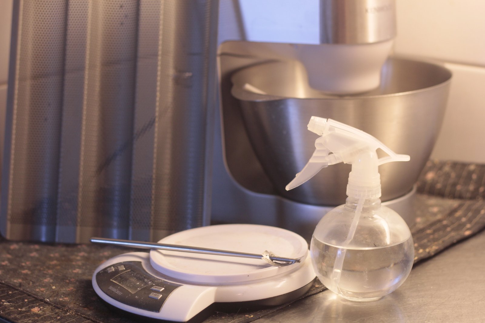 Dụng cụ cần thiết để làm bánh mì giòn rụm