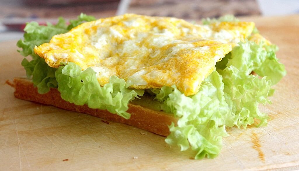 Dưỡng chất từ bánh mì trứng góp phần cải thiện sức khỏe làn da