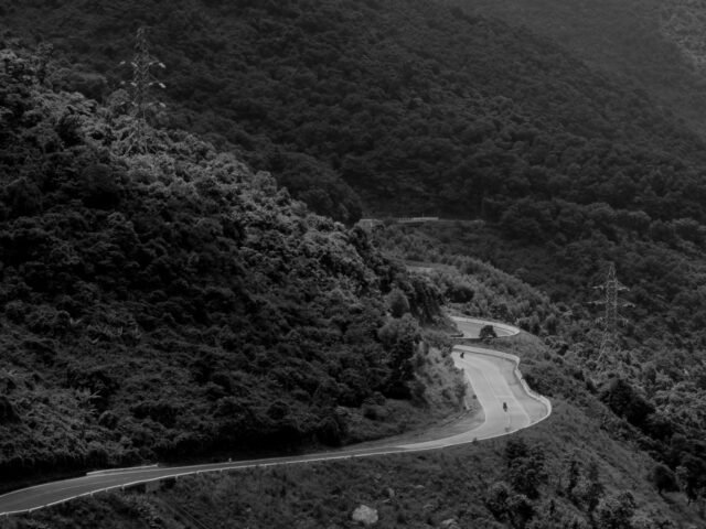 Đường đèo uốn lượn