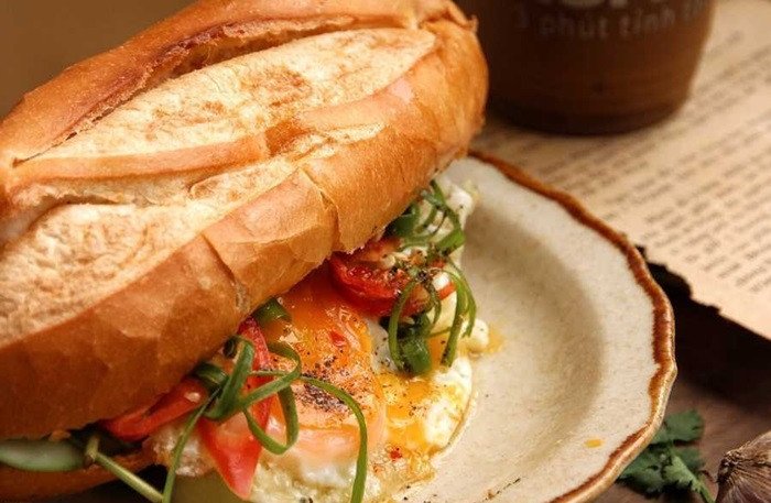 Giá bánh mì bình dân phù hợp mọi đối tượng tại tiệm bánh mì ngon nhất Sài Gòn