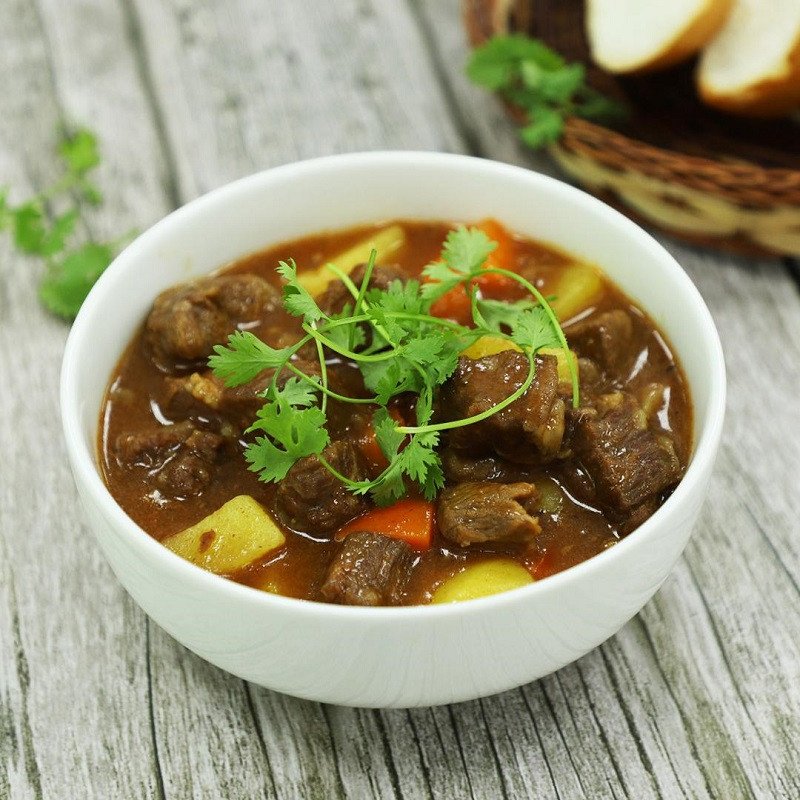 Giá trị dinh dưỡng của món bánh mì sốt vang giàu protein